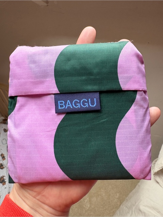 BAGGU Handbags - BAGGU Foldable Tote in Pink & Dark Green Wave Print